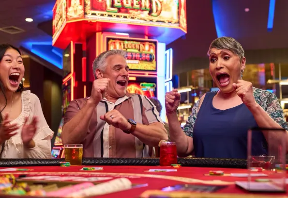 People playing 3 card poker